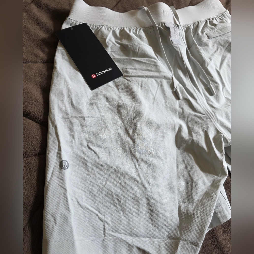 Lululemon FIRE! NWT! License To Train Short LL 7" Updated in Vapor. Sz XL. R2S! - Picture 13 of 15